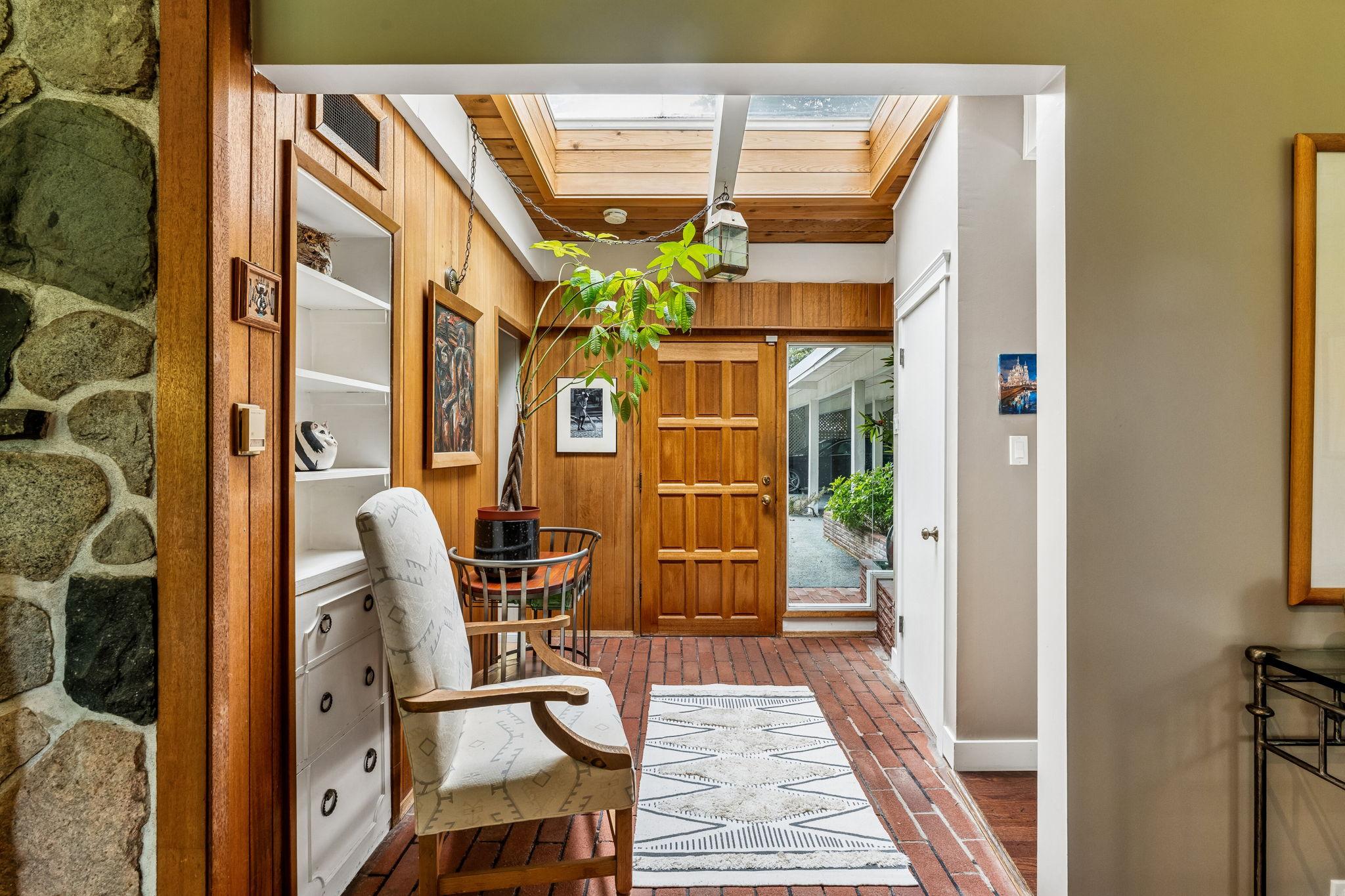 455 MacBeth Crescent, West Vancouver listing image