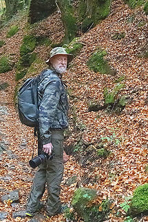 Modern man - Homo sapiens This is not a joke. Homo sapiens Linnaeus, 1758 is a member of the Hominidae family, Animalia kingdom. The family has 4 genera: Gorilla, Homo, Pan, and Pongo. And while the other 3 genera are represented here, there was no record of the Homo genus. So I decided to fill the gap with myself, just to avoid to ask somebody to sign a model release! -:) Animal,Animalia,Bulgaria,Chordata,Europe,Fall,Geotagged,Hominidae,Hominoidea,Homo sapiens,Mammalia,Nature,Primates,mammals