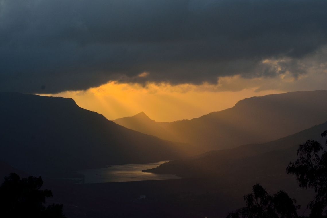 Sunshine the mountains The mountains of panchgani during evening Geotagged,India,Landscapes,mountains,panchgani