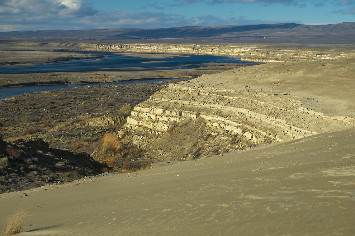 White Bluffs, Hanford Reach, Columbia River This is the last remaining free flowing stretch of the Columbia River in the US. The rest is tidal or has been dammed and controlled for hydro electric power, irrigation and navigation. This area is directly across from the Hanford Nuclear Reservation. Geotagged,United States,Winter