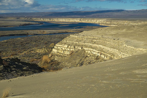 White Bluffs, Hanford Reach, Columbia River This is the last remaining free flowing stretch of the Columbia River in the US. The rest is tidal or has been dammed and controlled for hydro electric power, irrigation and navigation. This area is directly across from the Hanford Nuclear Reservation. Geotagged,United States,Winter
