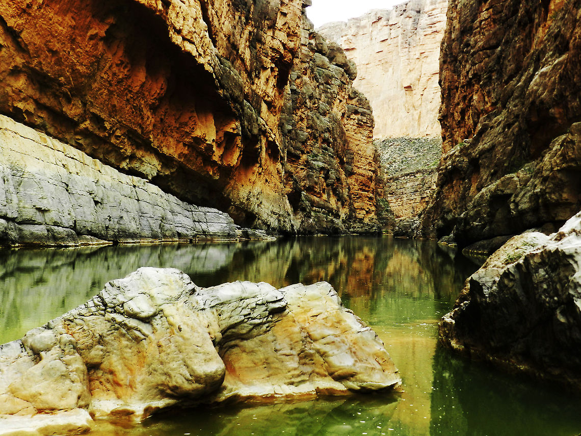 rio grande  river,rocks