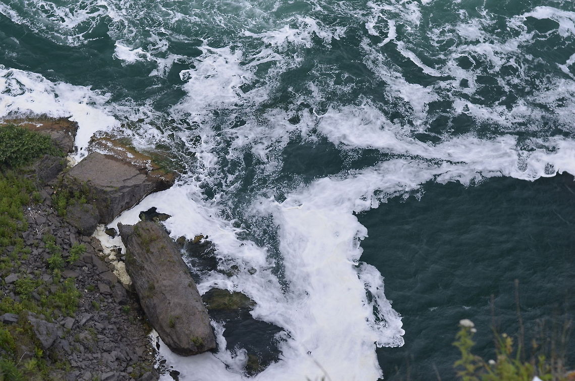 The Verdant Green waves of Niagara Falls  Canada,Geotagged