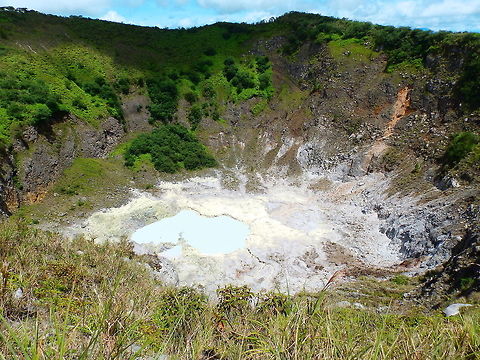 Mount Mahawu, Minahasa Highlands (Sulawesi) I posted quite some wildlife spottings from this place so I imagined by now some maybe curious about how Mt mahawu looks like...well, it is a beautiful volcano that for the moment is quiet but that displays fumaroles, mudpots and geysers. its last eruption was in 1789, according to Wikipedia. Geotagged,Indonesia,Mahawu,Spring,Sulawesi,Volcano