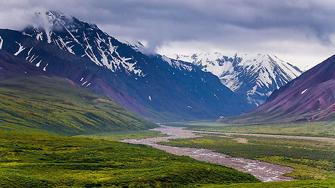 Mountains in Denali National Park Mountains and a riverbed in Denali.  The landscape here is gorgeous! Alaska,Denali,Geotagged,Summer,United States