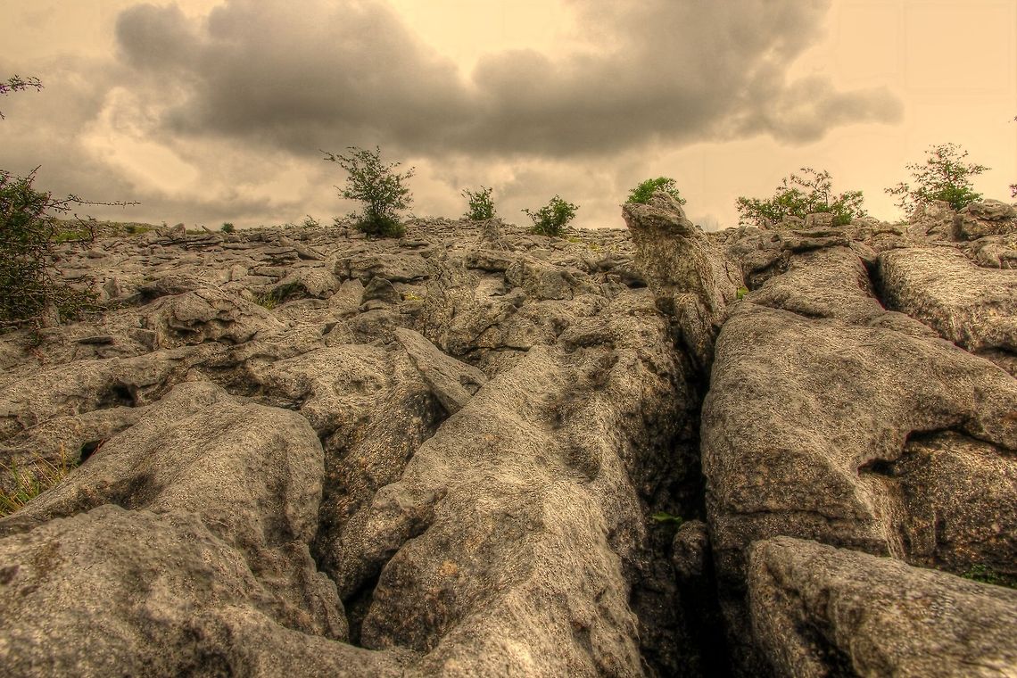 A golden Ingleborough sunset At the end of the day, clouds darkening yet again, a golden light set over the burren of Ingleborough. After a fine yet wet day of geocaching nature treated us with this precious gift. A fine end to a great day.<br />
So much gold, almost to good to be true. Geotagged,HDR,United Kingdom