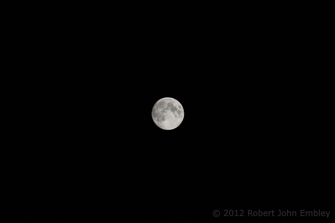 Moon  Geotagged,Moon,United Kingdom