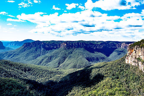 Gorgeous Grose Valley - The Tourist Spiel Once you clap your eyes on the view from Govetts Leap you’ll know why it’s one of the most famous lookouts in Australia. The magnificent waterfall drops a whopping 180m to the base of the cliff. The ‘ozone-laden’ air of the Blue Mountains was promoted as a health tonic since the early 1800s, and when you get there, you’ll realise why.

If you’re not mesmerised by the dancing waves of water spray, you’ll be transfixed by the sweeping views down the valley to the Grose Wilderness. Early bushwalkers saved this rare patch of majestic mountain blue gums for future generations. Keep your eyes peeled for the vibrant king parrot and listen for the ‘weela weela’ cry of the yellow tailed black cockatoo. Remember to take your binoculars if you want to birdwatch. Australia,Fall,Geotagged,Spring