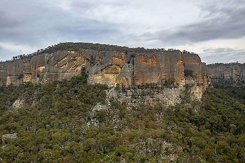 Wolgan Valley Cliffs  Australia,Geotagged,Spring