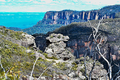 Boars Head This is called Boars Head due to the rock formation in the foreground. This is located at Narrow Neck plateau which separates the Jamieson Valley and the Megalong Valley. Australia,Fall,Geotagged