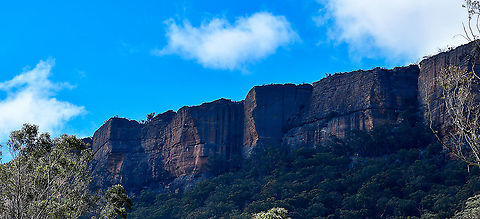 Capertee Valley The Capertee Valley is a large canyon in NSW, Australia that is noted to be the second largest (in terms of width) of any canyon in the world toppling the Grand Canyon!
Apologies to our American friends! Australia,Fall,Geotagged