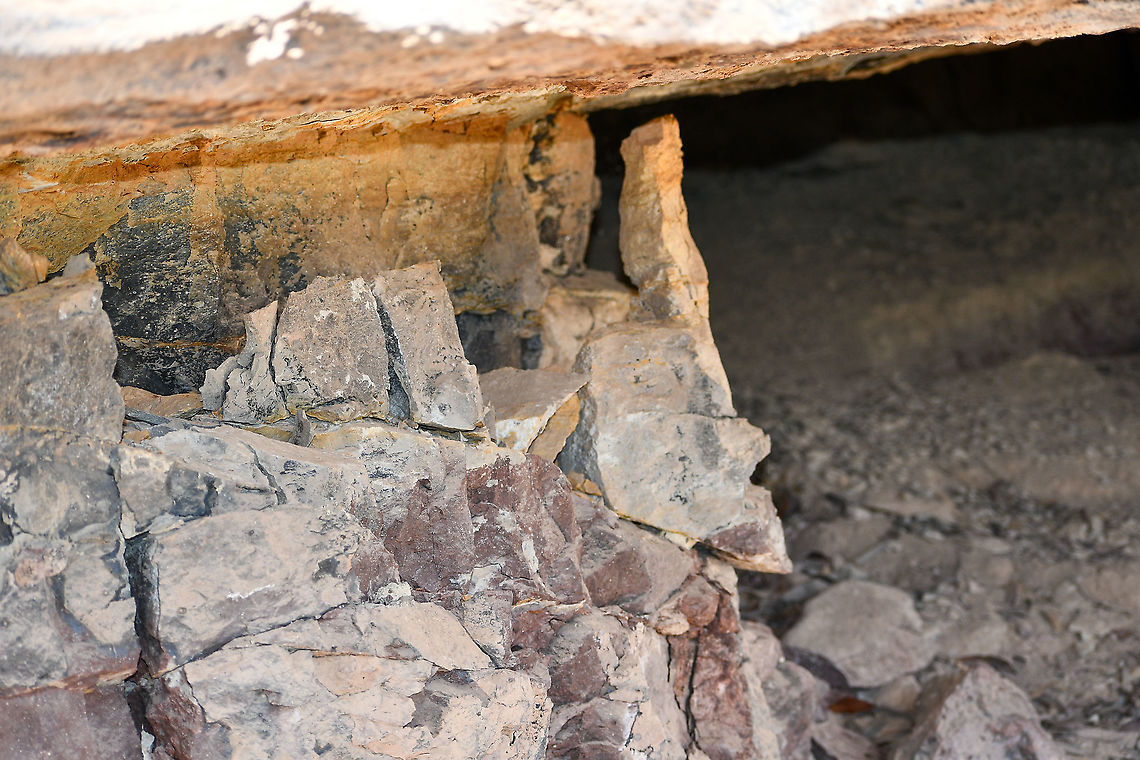 Maiyingu Marragu-Blackfellows Hand This is recognised as an Aboriginal place with a special meaning for Wiradjuri people.<br />
This was a meeting place for the Aboriginal tribes of the area.<br />
There are a number of hands and weapons painted onto the cave on the cliff overhang further along. Australia,Fall,Geotagged