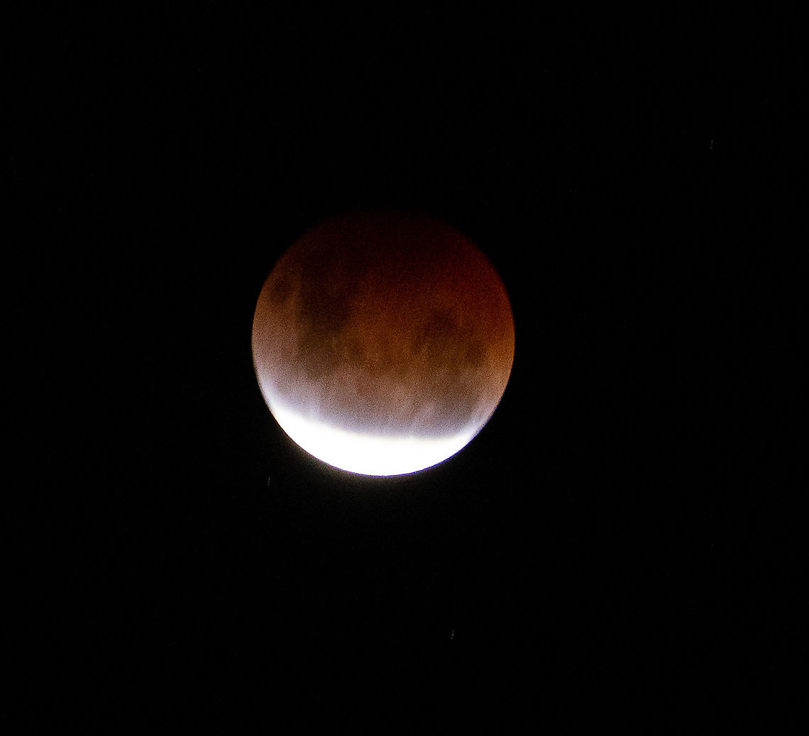 Total lunar eclipse This is the first total lunar eclipse seen in Australia since July 2018. This was a perigee -syzygy so made it a blood red supermoon. The eclipse started at around 2100hrs and lasted for approximately 30 mins. I captured this just prior to the total eclipse. Australia,Fall,Geotagged,Natural events