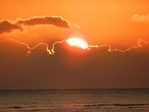 Suset over bay in Maui  Geotagged,United States