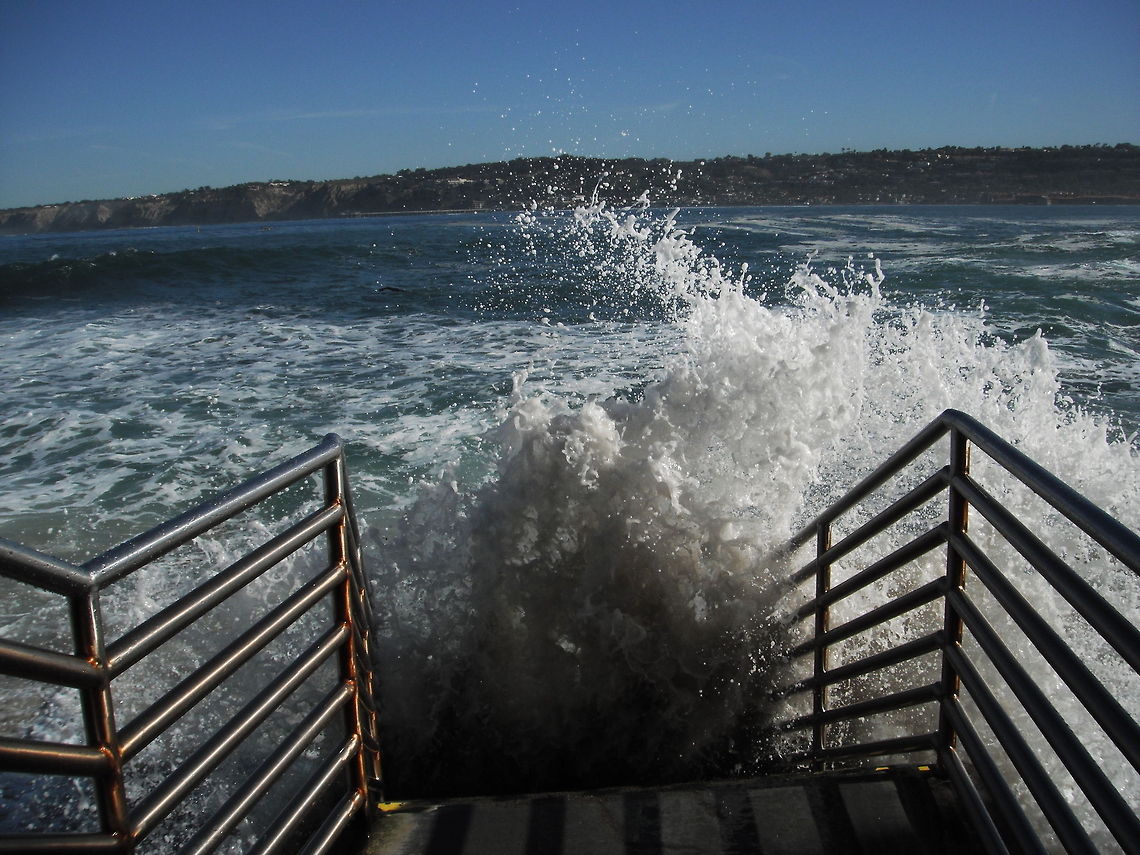 Crash Waves crashing against a snorkelling entrance Geotagged,United States