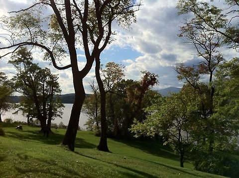 CA33D5DD-6AE7-4028-8E31-96CDEE486D7B Looking at the Hudson River in NY state
