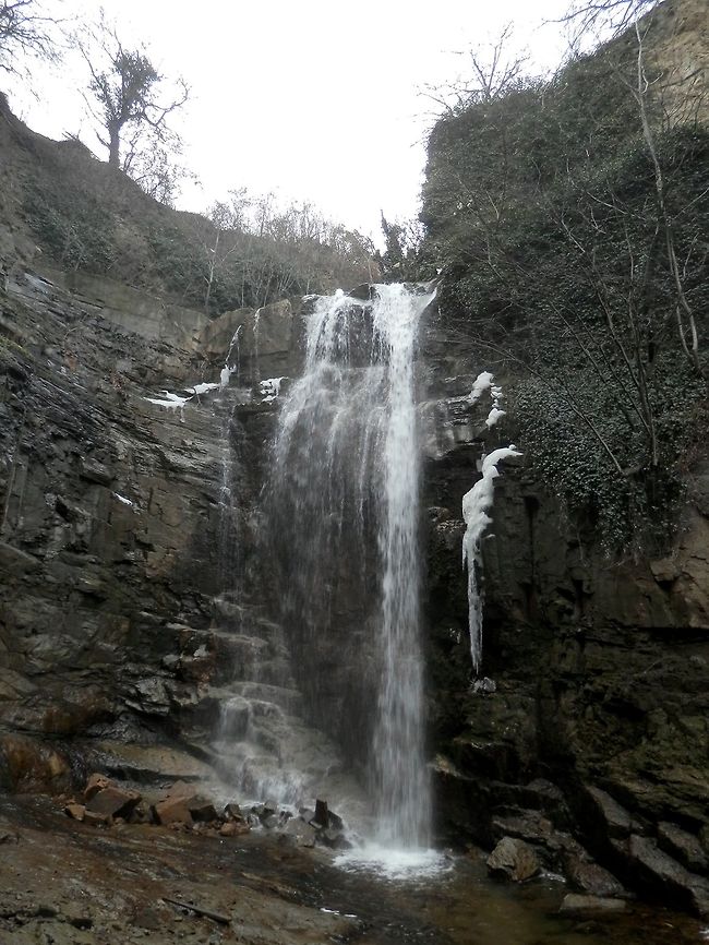 Tbilisi waterfall Leghvtakhevi The Tbilisi waterfall Leghvtakhevi is in a shady canyon so part of it freezes in winter.<br />
<figure class="photo"><a href="https://www.jungledragon.com/image/48386/frozen_waterfall.html" title="Frozen waterfall"><img src="https://s3.amazonaws.com/media.jungledragon.com/images/651/48386_thumb.JPG?AWSAccessKeyId=05GMT0V3GWVNE7GGM1R2&Expires=1769040010&Signature=fXhk0s%2BzyOAisTZ%2BNCJlz6L0j4A%3D" width="114" height="152" alt="Frozen waterfall The Tbilisi waterfall Leghvtakhevi is in a shady canyon so part of it freezes in winter.<br />
https://www.jungledragon.com/image/48387/tbilisi_waterfall_leghvtakhevi.html Georgia,ice" /></a></figure> Georgia,Geotagged,Waterfall,Winter