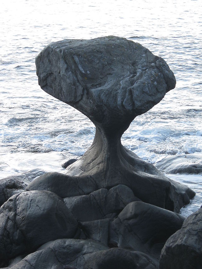 Kannesteinen ThIs stone (Kannesteinen) is a famous touristattraction in Norway. The stone has been formed by the Atlantic ocean for many many years. Many people have been climbing to the top of it. Atlantic Ocean,Geotagged,Kannesteinen,Norway