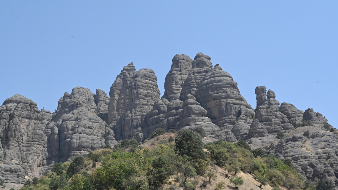 Childukhtaron, 40women's Rock, 40여인 바위 In Muminabad, Tajikistan, there is a powerful legend. A long, long time ago, a large group of invaders descended upon the village and tragically massacred its people. Amidst the chaos, 40 women managed to hide and prayed fervently for their village&#039;s safety. Eventually, the invaders withdrew, and these 40 women became the legendary Childukhtaron, who are said to still protect the village to this day.<br />
I&#039;ve chance to enjoy this beautiful unusual Rock-formation last weekend. 40women's Rock,40여인 바위,Childukhtaron,Geotagged,Summer,Tajikistan