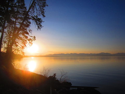 Sunrise Over Yellowstone Lake The sun rises over Yellowstone Lake with the beautifully jagged Absoroka Mountain Range on the skyline. Captured in none other than Yellowstone National Park, Wyoming. Geotagged,Landscapes,Sunrise,United States,Wyoming,Yellowstone National Park