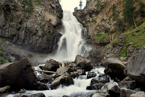 Osprey Falls Osprey Falls is a 150 ft (45 meters) waterfall on the Gardiner River in north-west Yellowstone National Park. It is not the quickest, nor the easiest hike, to get to, but it is well worth the effort! Geotagged,United States,Waterfall,Wyoming,Yellowstone National Park,waterfalls