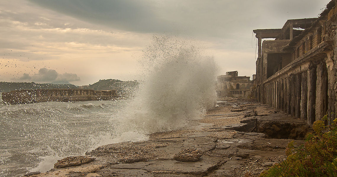 Sea wave hitting the shore  Landscapes,Sea,Waves