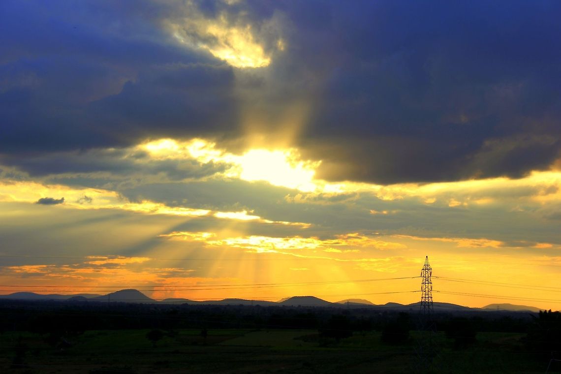 Sunset Spiced sunsets<br />
relieve shimmering souls.<br />
Silence falls<br />
over cinnamon hills. Geotagged,India,Sunset