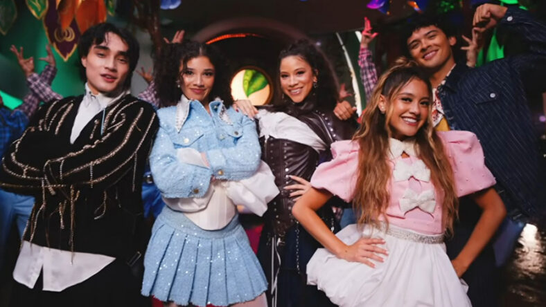 Descendants Wicked Wonderland cast perform new song on American Idol