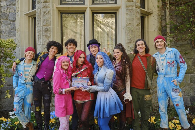 Photo of the Descendants: Wicked Wonderland cast on set of the new movie