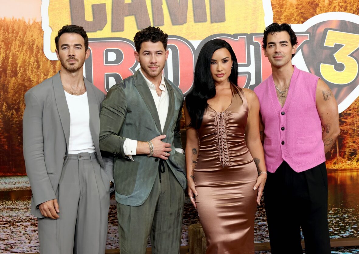 Jonas Brothers and Demi Lovato pose at the Camp Rock 3 premiere
