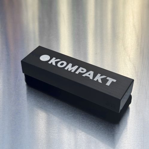 Product picture for Velvet Brush Kompakt Logo