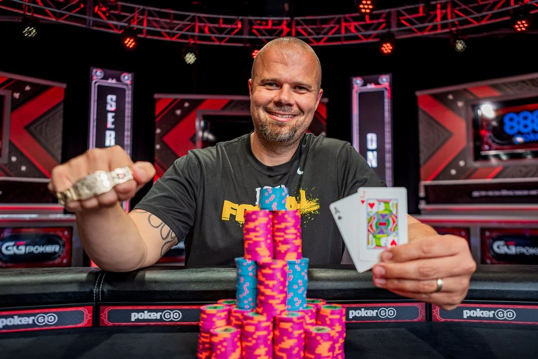 TJ-Murphy-WSOP-Win-Bracelet-800-Deepstack