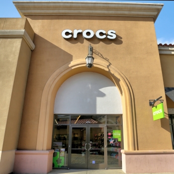 Crocs at Las Americas