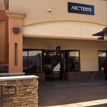 Arc'teryx Desert Hills Premium Outlets