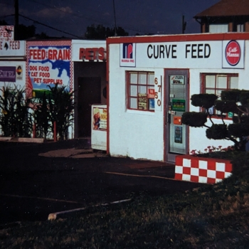 Curve Feed & Supply