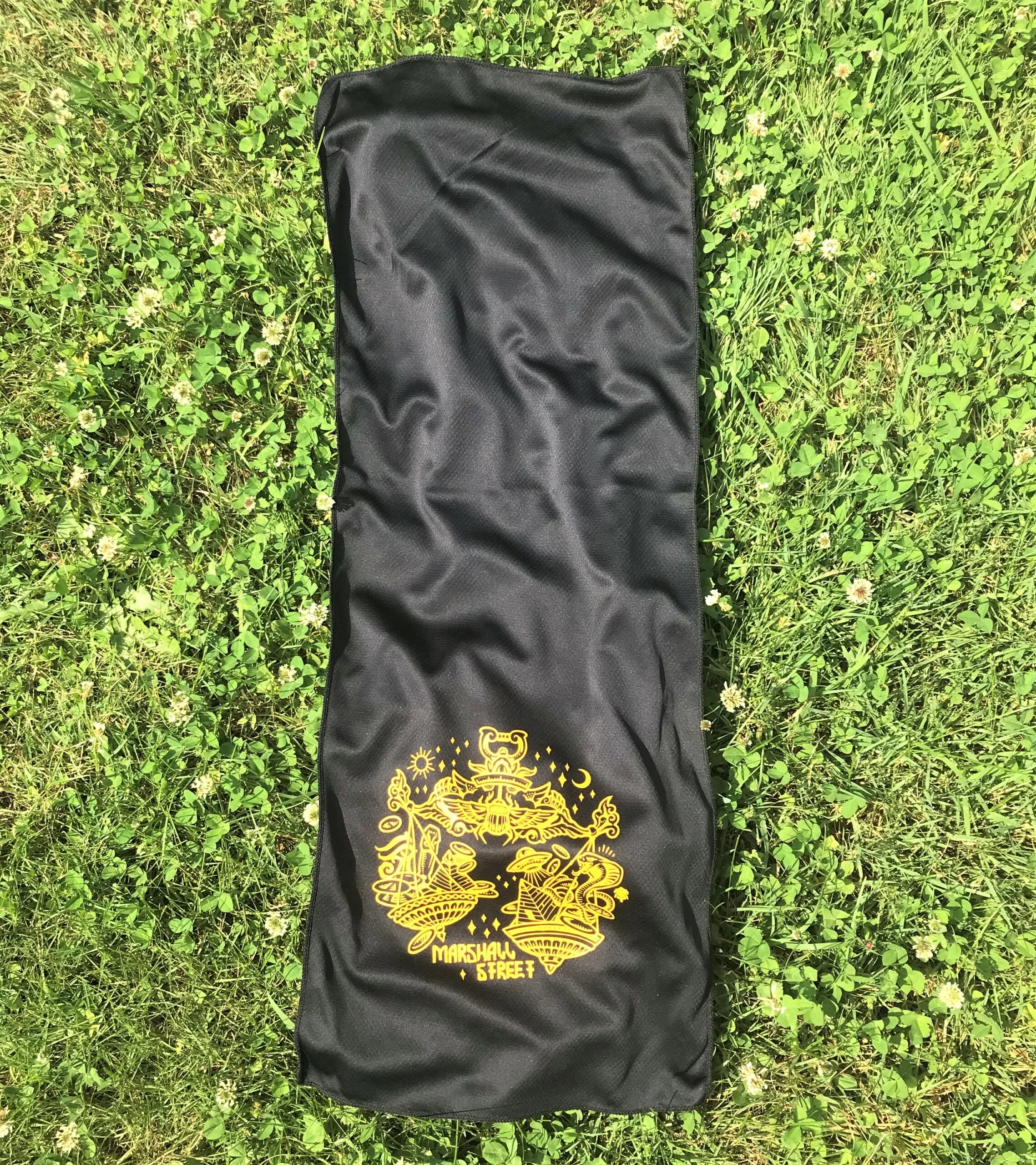 MSt Wieghs Super Dry Cooling Towel MSt Weighs Cooling Towel - Black Gold, 12" X 32"