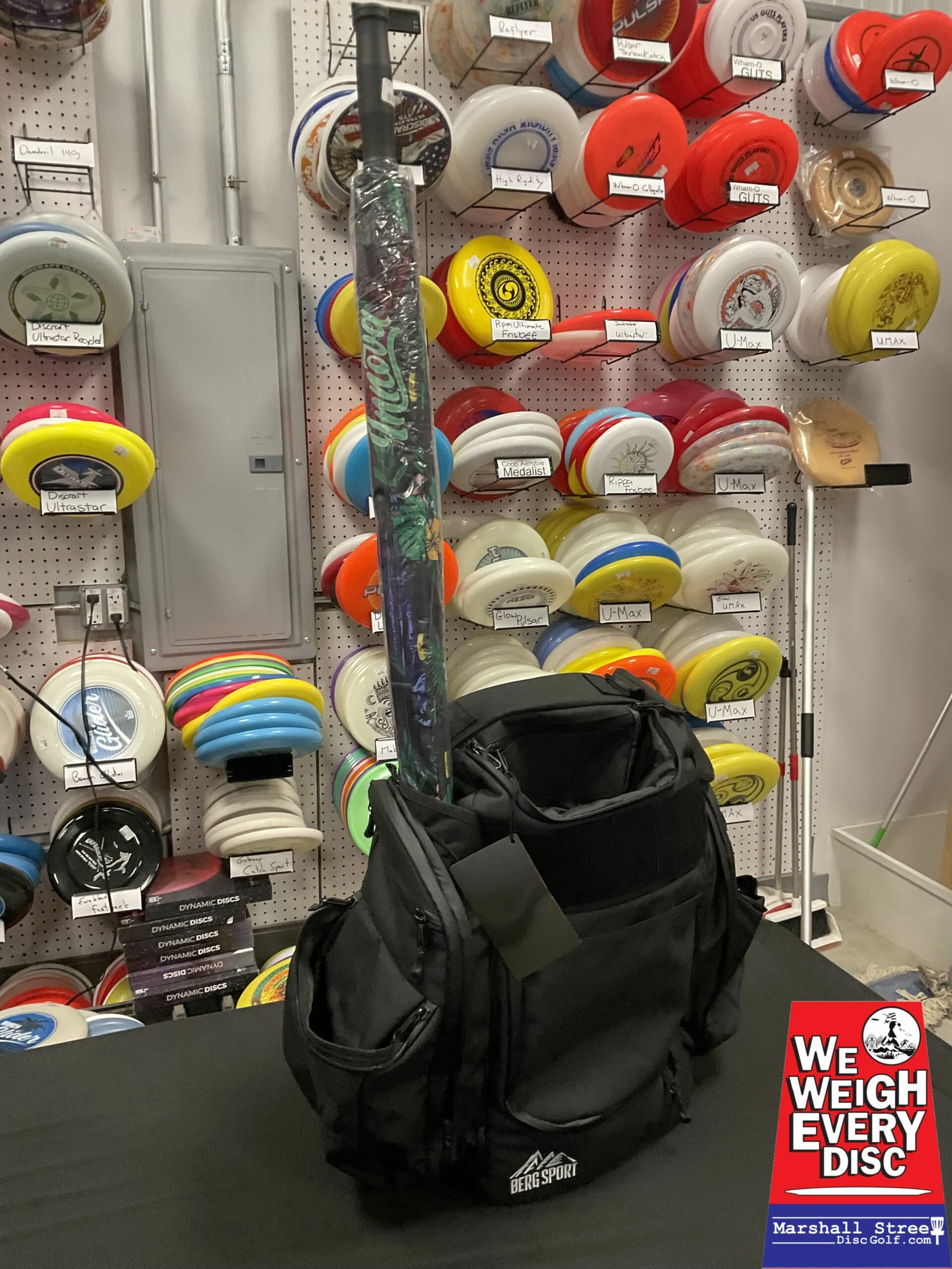 Berg Sport V4 Ultimate Disc Golf Backpack - Image 4