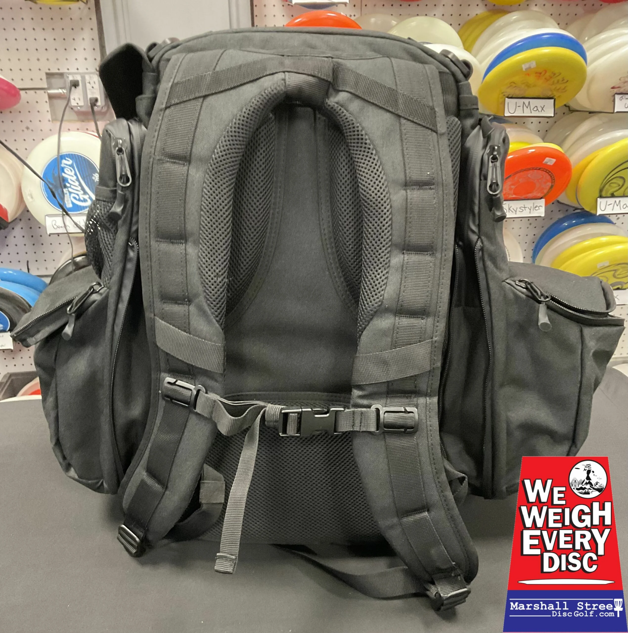Berg Sport V4 Ultimate Disc Golf Backpack - Image 6