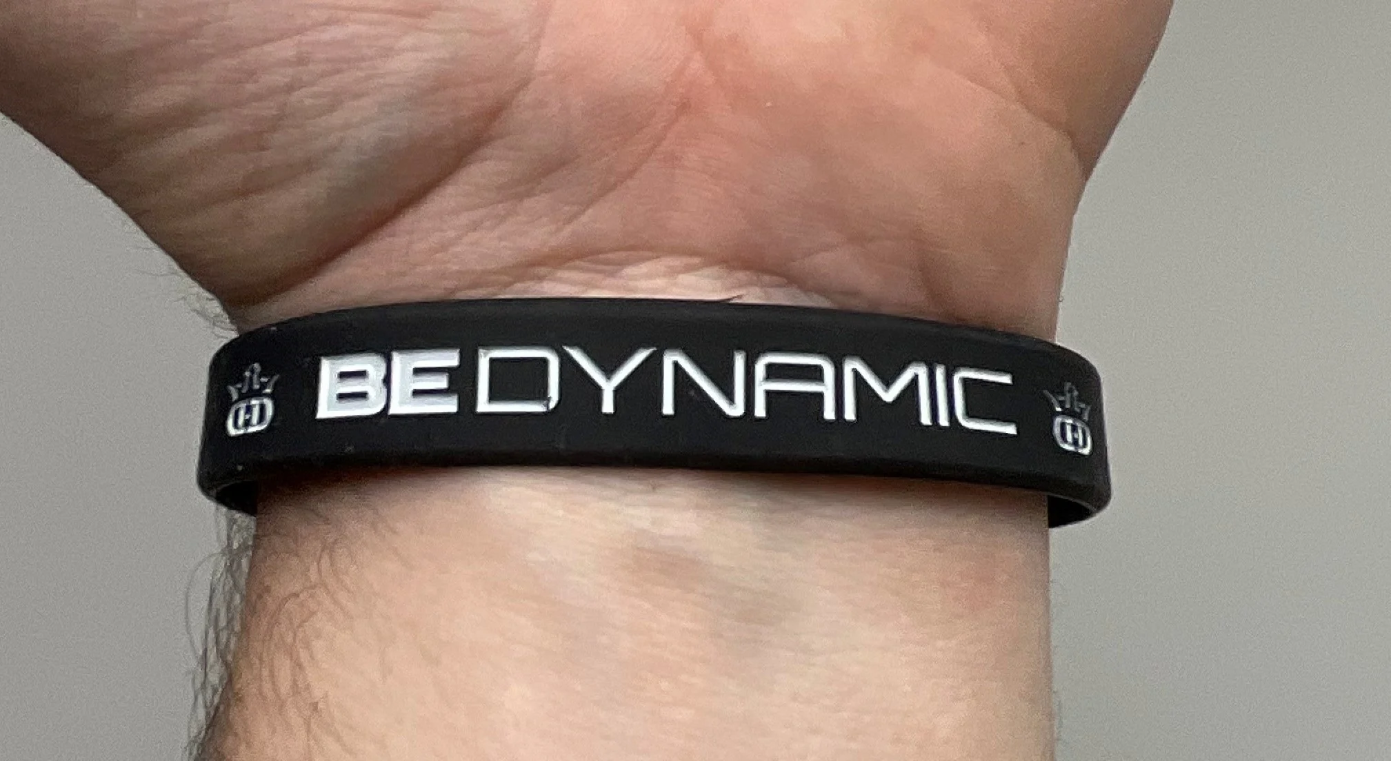 284946 Dynamic Discs Be Dynamic Wristband - Black, OSFM