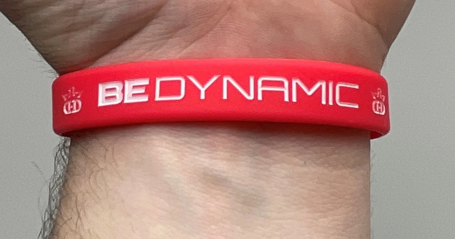 284958 Dynamic Discs Be Dynamic Wristband - Red, OSFM