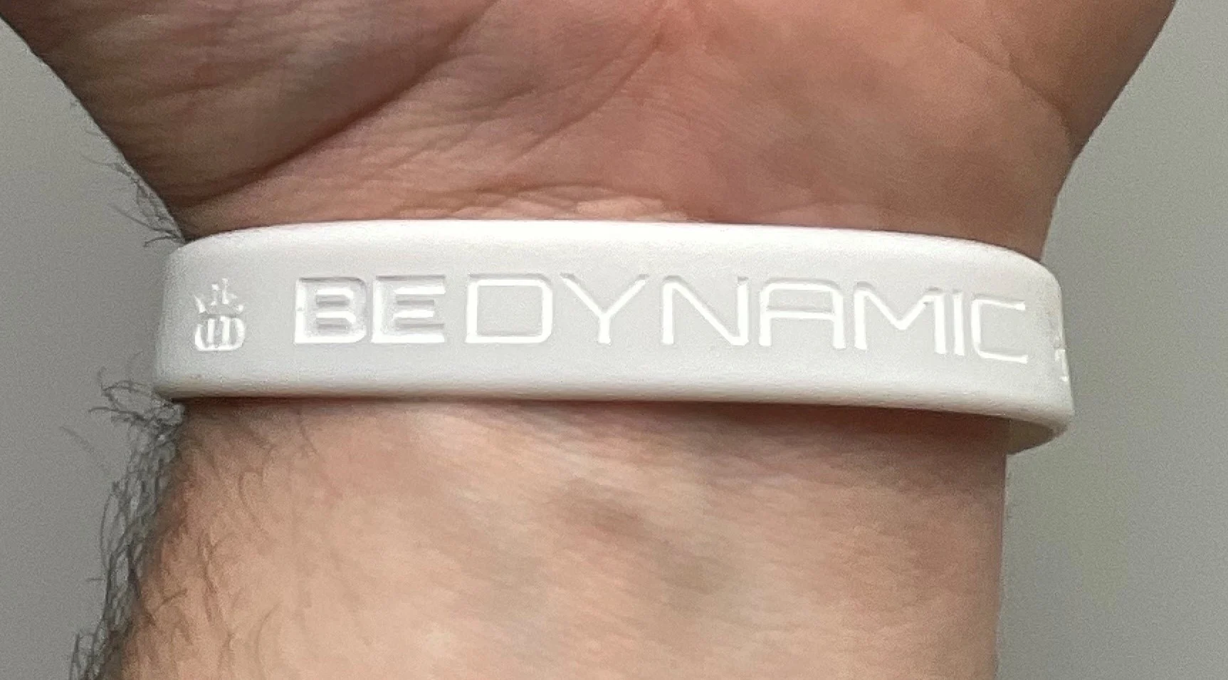 284959 Dynamic Discs Be Dynamic Wristband - White, OSFM