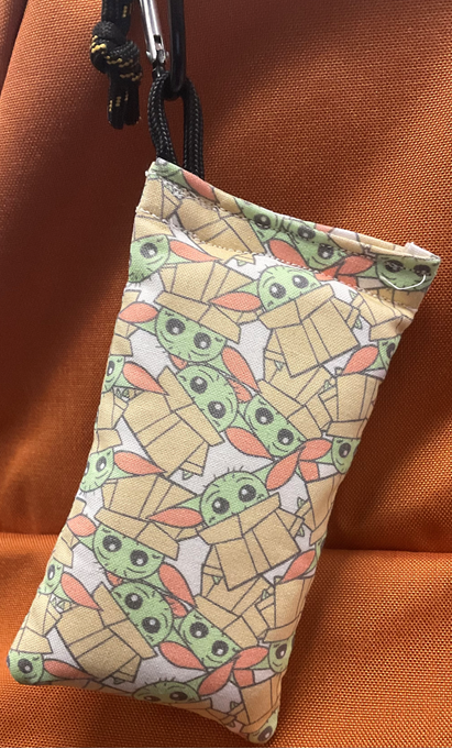 462707 Chalky Bags with Carabiner - Baby Yoda-White, Chalky