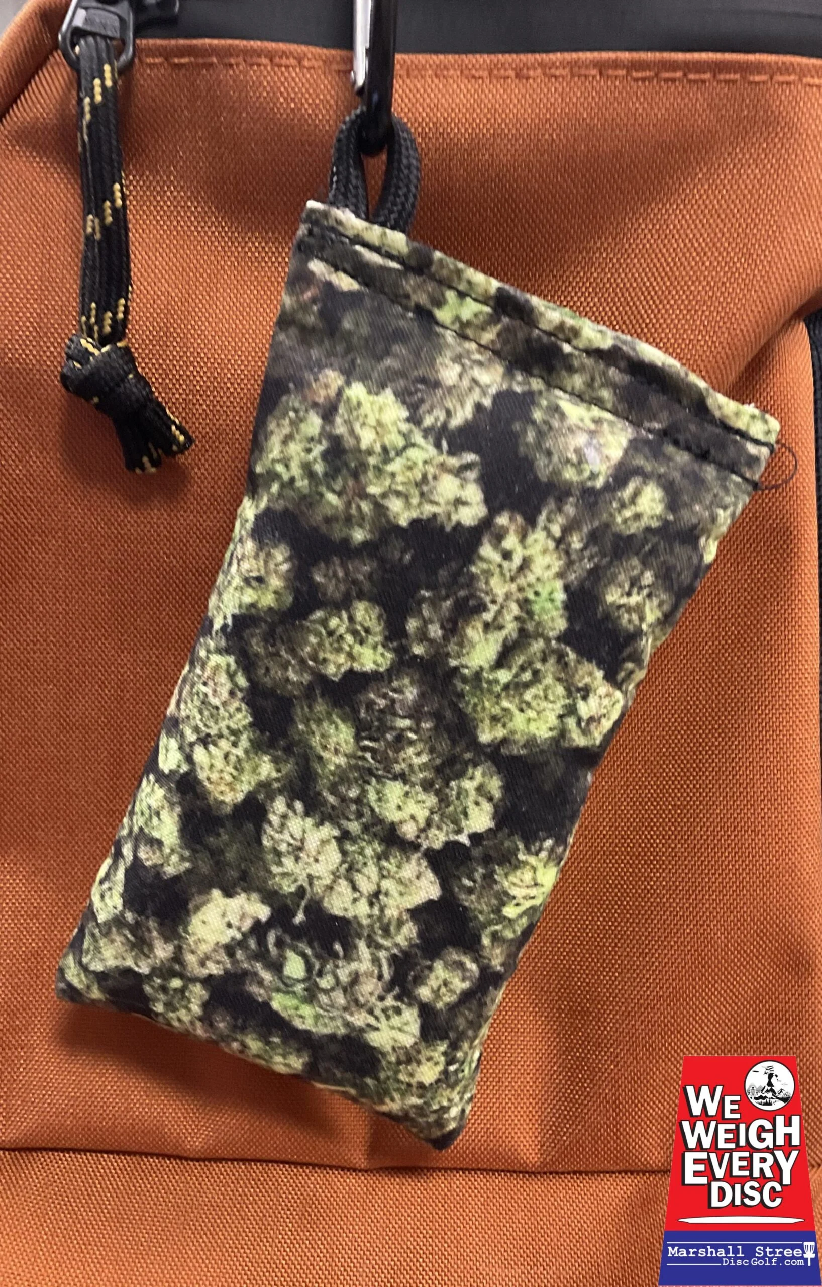 498321 Chalky Bags with Carabiner - Little Buds-Green, Chalky