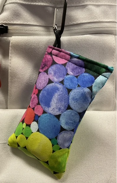 608046 Clay Bags with Carabiner - Rainbow Dots, CLAY