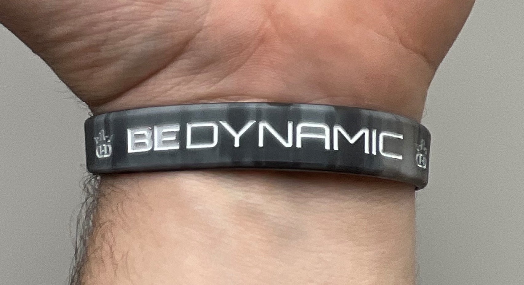 817051 Dynamic Discs Be Dynamic Wristband - Gray, OSFM