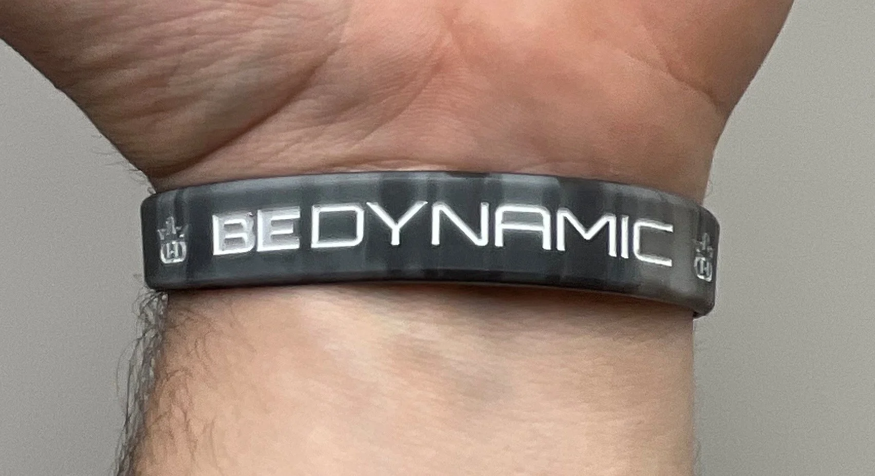 817051 Dynamic Discs Be Dynamic Wristband - Gray, OSFM