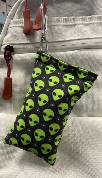 933890 Clay Bags with Carabiner - Alien-Black, CLAY