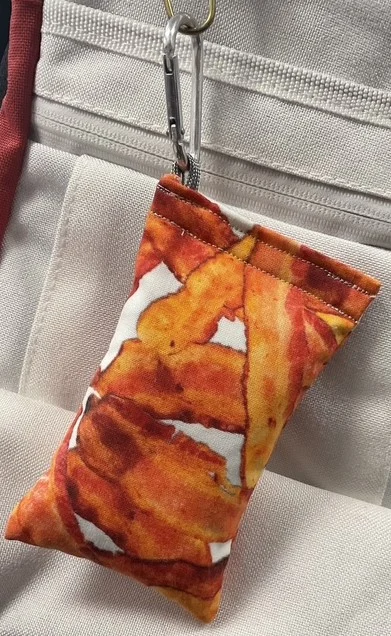 933893 Clay Bags with Carabiner - Bacon-White, CLAY