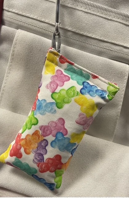 933913 Clay Bags with Carabiner - Gummy Bears-White Multi, CLAY