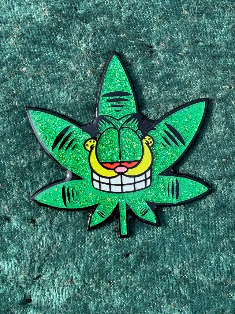 960160 Garfijuana, Pins by Festi Daze - GREEN Garfijuana, G3